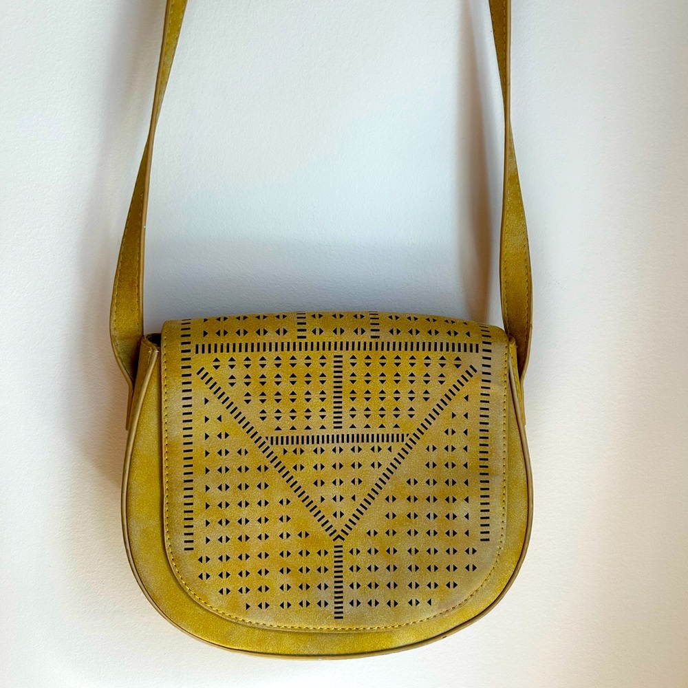 Washed mustard color cross body bag. Great first spring and summer.